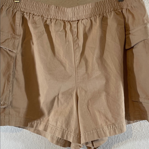FOREVER 21 Cargo Pull On Shorts Oatmeal With Side Zipper Pockets Size 2X NEW - Picture 2 of 8